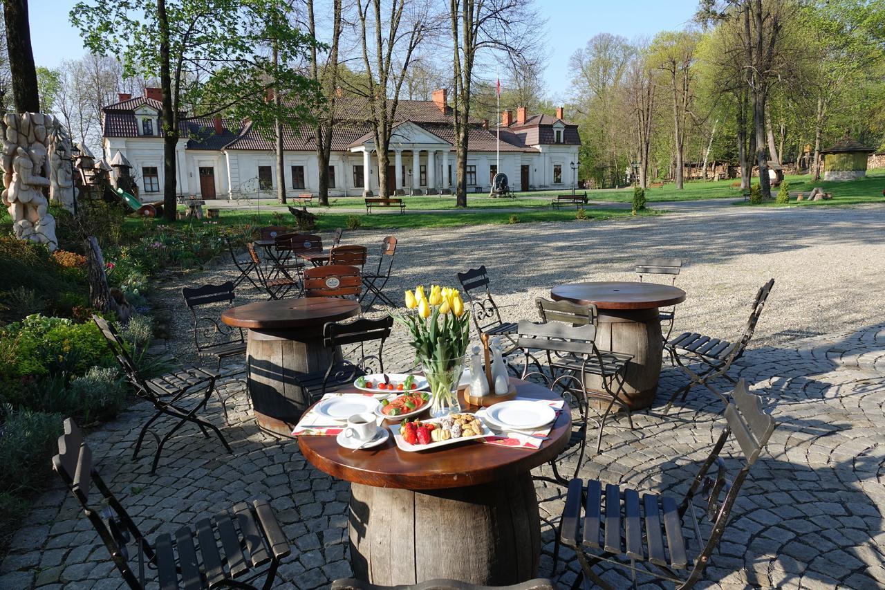 Gosciniec Dworski W Ropie - Pokoje Goscinne Ropa Bagian luar foto