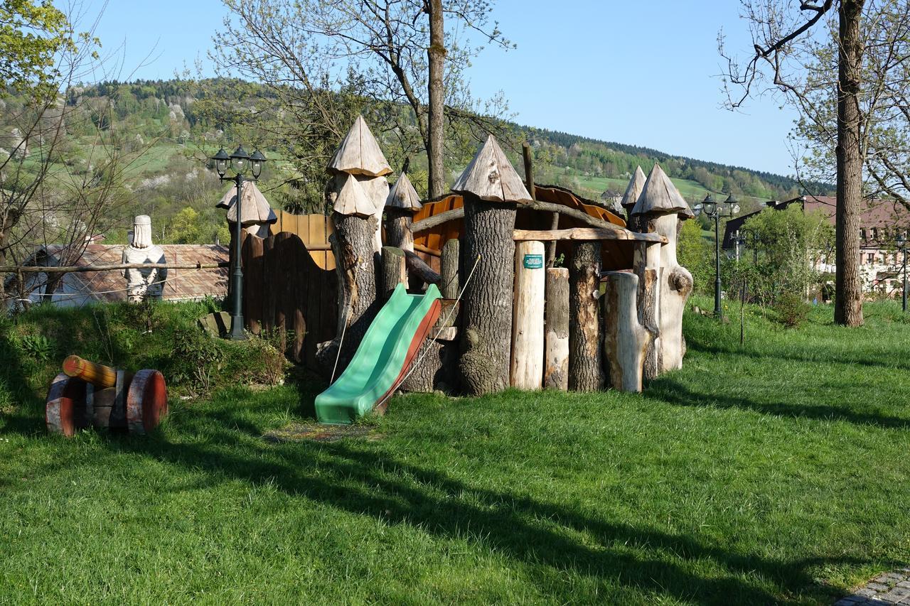 Gosciniec Dworski W Ropie - Pokoje Goscinne Ropa Bagian luar foto