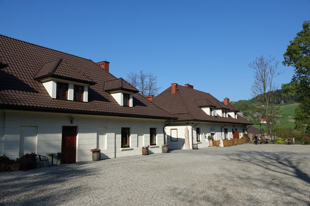 Gosciniec Dworski W Ropie - Pokoje Goscinne Ropa Bagian luar foto