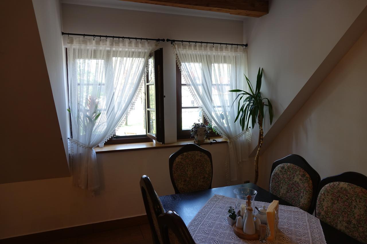 Gosciniec Dworski W Ropie - Pokoje Goscinne Ropa Bagian luar foto