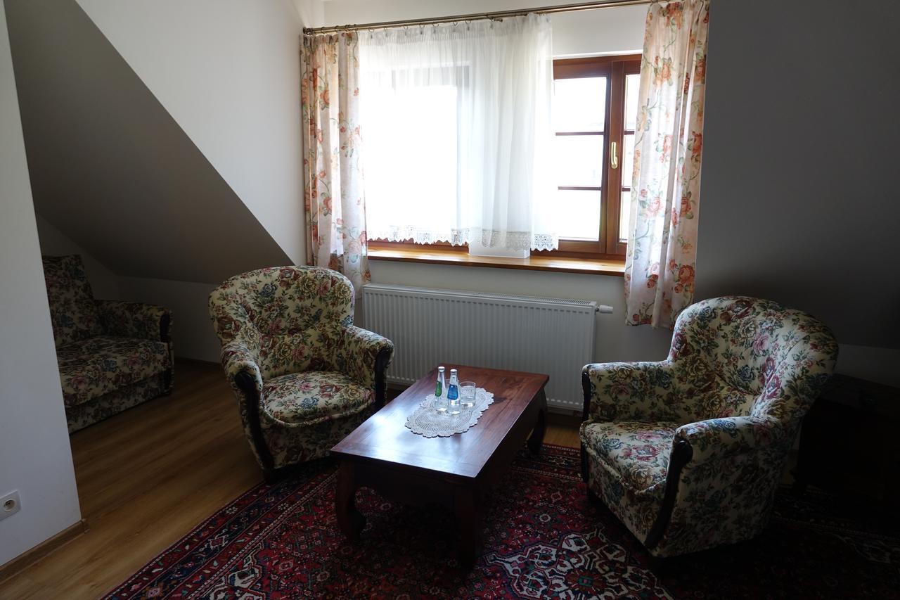 Gosciniec Dworski W Ropie - Pokoje Goscinne Ropa Bagian luar foto